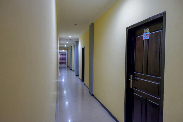 Lobby 3, Formerly RedDoorz near Citraland Waterpark Kendari, Kendari