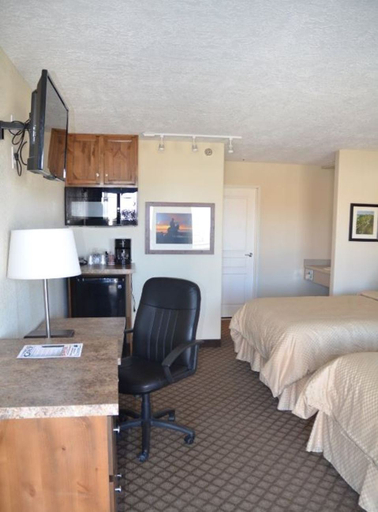 Bedroom 5, Rodeway Inn & Suites Battle Mountain North, Lander