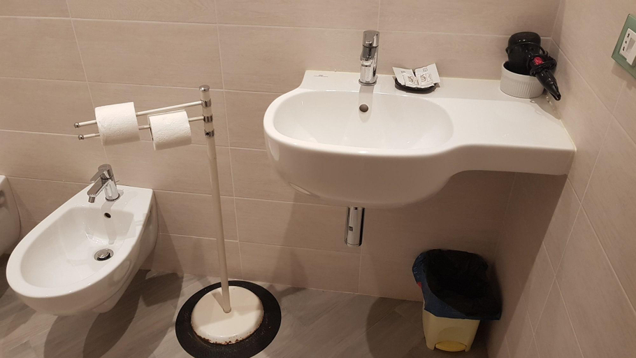 Bathroom 4, Vento Di Grecale, La Spezia