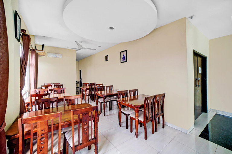 Restaurant 3, Super OYO 90565 Wesly House, Medan