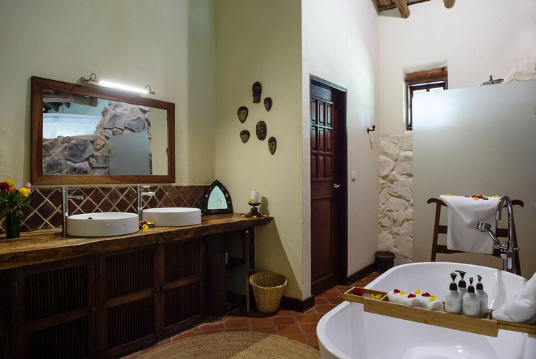 Room 5, Rivertrees Country Inn, Meru