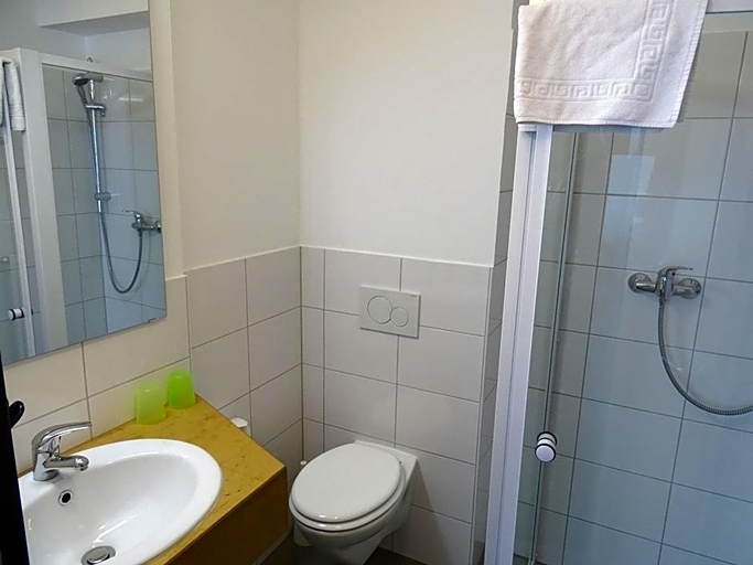Bathroom 5, Hotel Cafe Demling, Würzburg