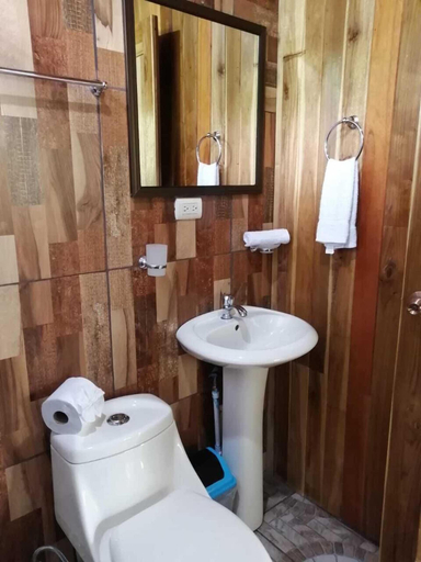 Bathroom 3, Arenal Rustic Lodge, San Ramón