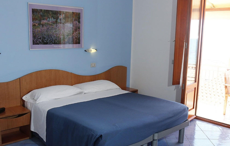 Bedroom 5, Hotel Residence La Darsena, Salerno