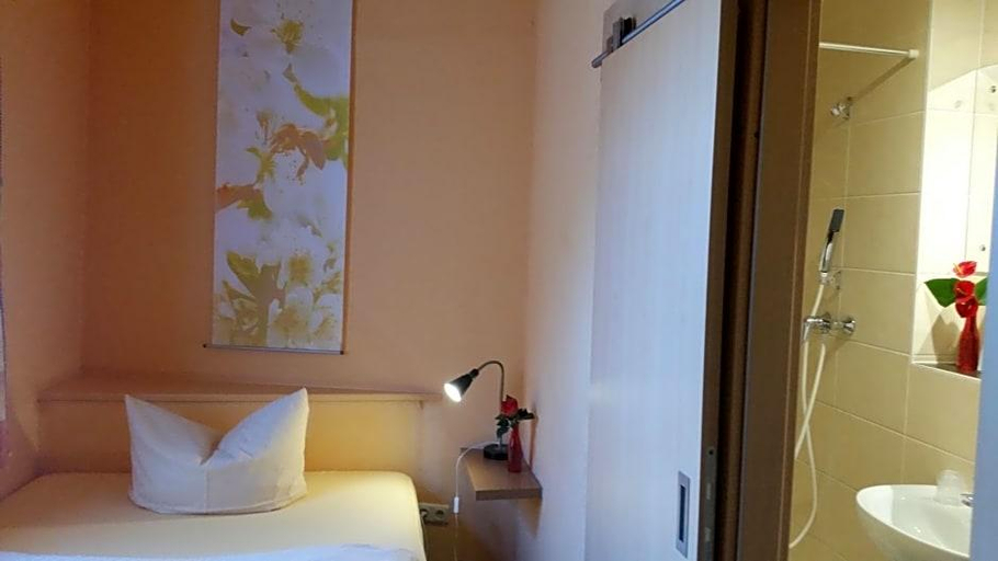 Bedroom 1, Hotel-Pension Grüne Linde, Nordsachsen