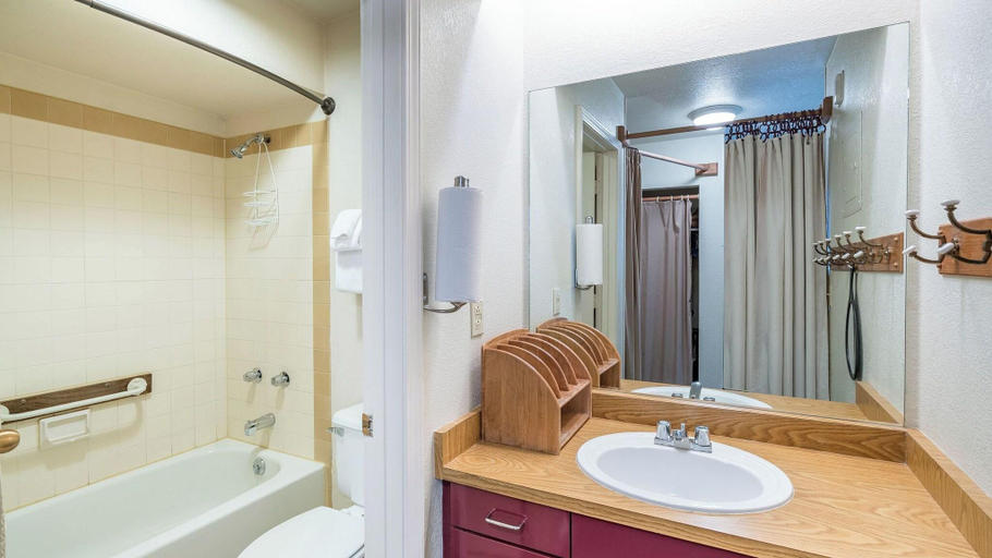 Bathroom, Viking Lodge , San Miguel
