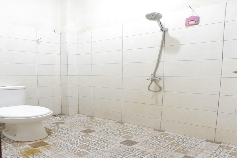 Bathroom 4, Hotel O Penginapan Budhe Sri, Kutai Kartanegara
