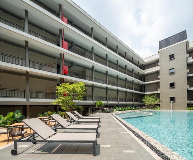 Pool 4, College Haus Rangnam, Ratchathewi