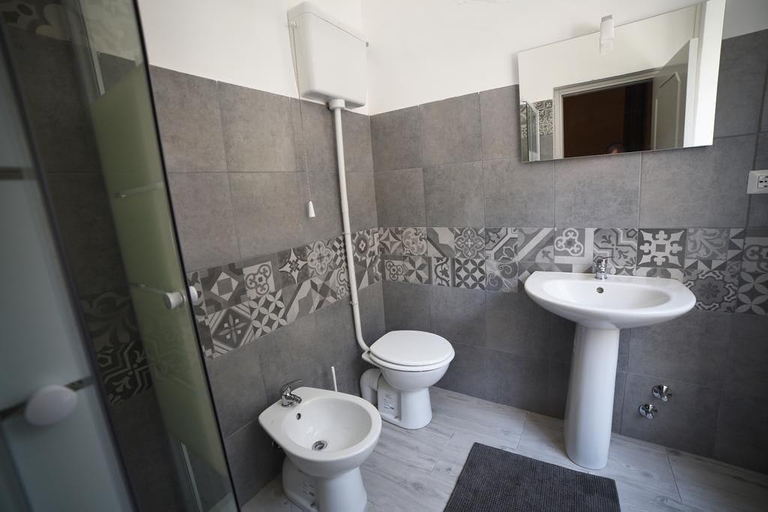 Bathroom 5, Tifeo Bed & Breakfast, Catania