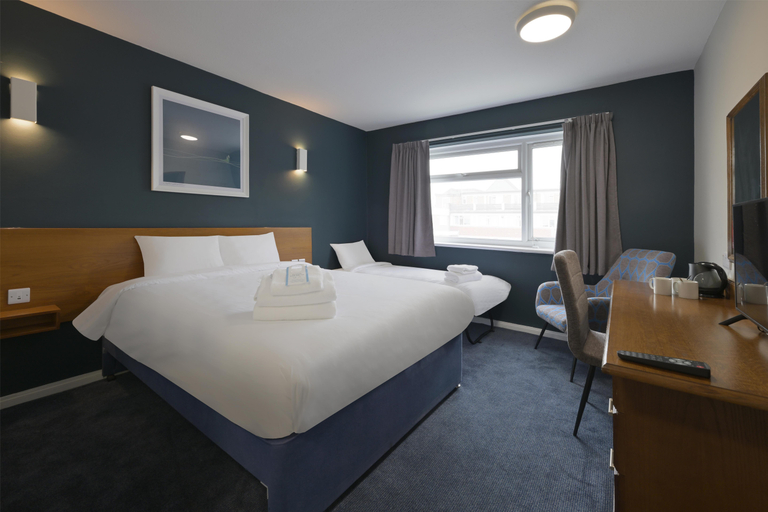 Bedroom 3, Travelodge Birmingham Sheldon, Birmingham