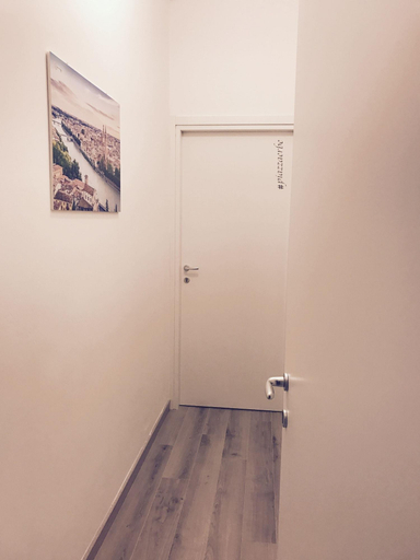 Public Area 2, Simoni 10, Verona