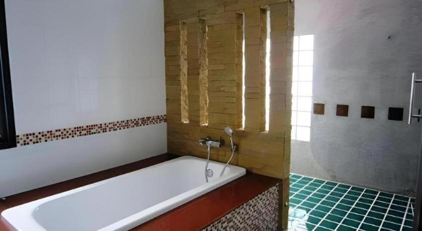 Bathroom 4, Nattha Waree Hot Spring Resort and Spa, Nua Khlong