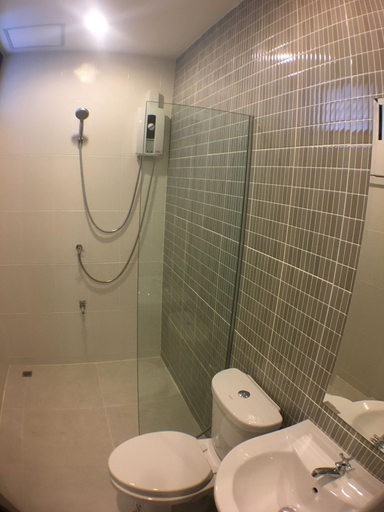 Bathroom 4, 28 Place, Phasi Charoen