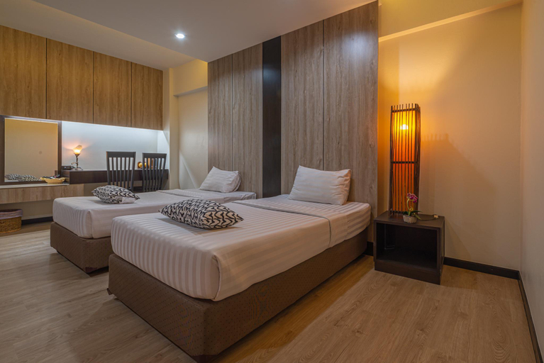 Room 5, Grand Marina Hotel, Si Racha