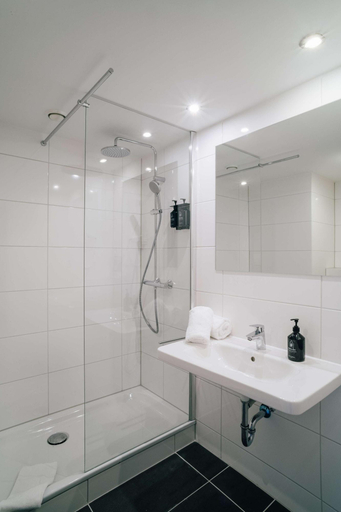 Bathroom 3, Pentahotel Bremen, Bremen