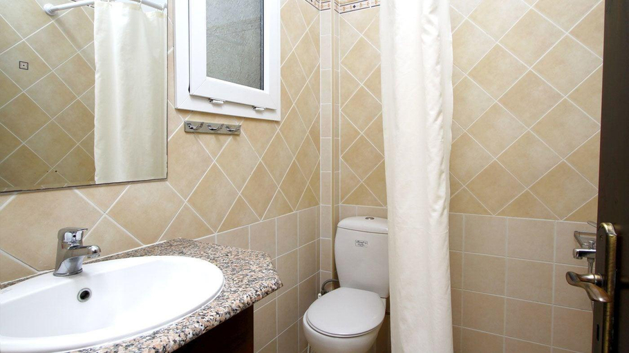 Bathroom 5, Amygdalies Apartments, North Aegean