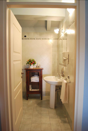 Bathroom 5, Villa Bongiovanni, Verona