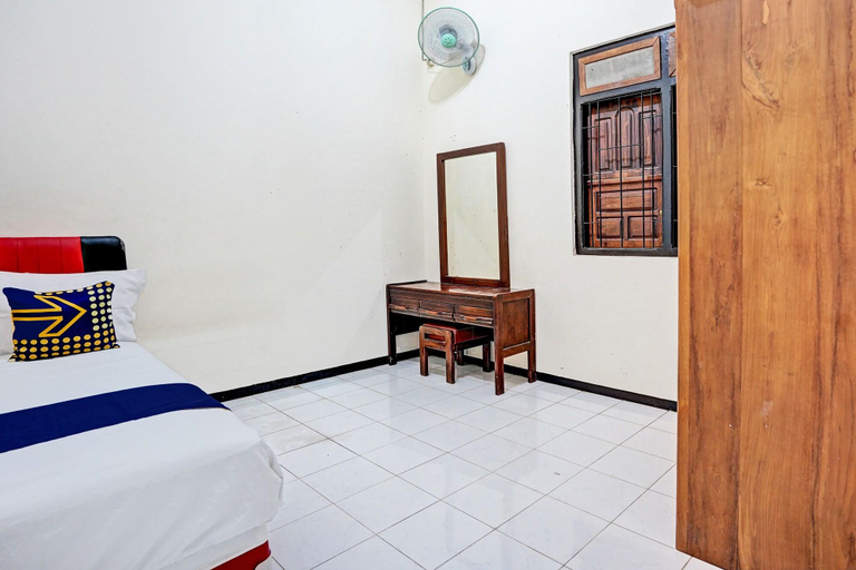 Room 4, Oyo Life 92785 Wisma Trubus Syariah, Tuban