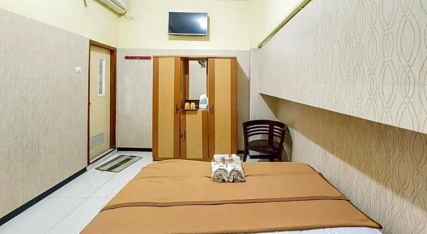 Bedroom 4, Hotel Shinta 2 Near Alun Alun Kertosono, Nganjuk