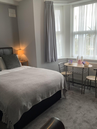 Room 4, Beechwood House, Cornwall