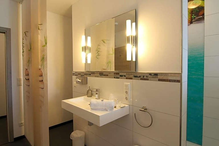 Bathroom 4, Arnoldusklause, Düren