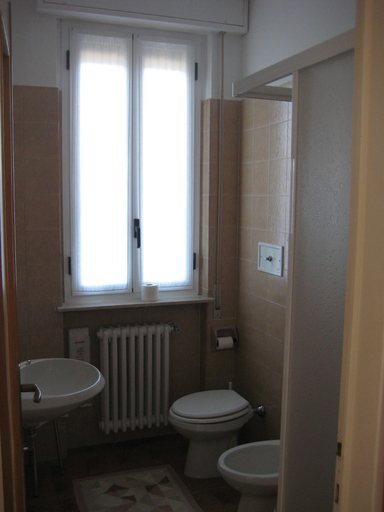 Bathroom 3, Albergo Riva, Varese