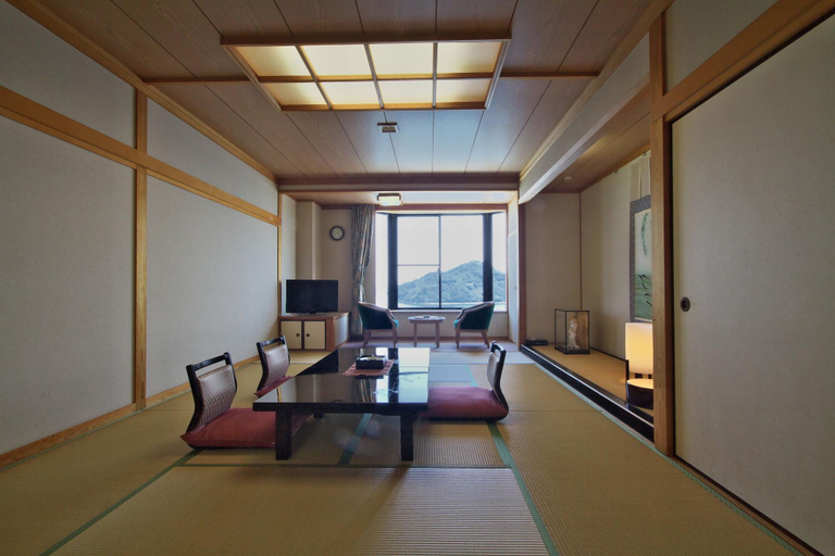 Bedroom 2, Hotel Seifukan, Ōsakikamijima