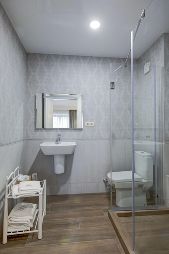Bathroom 4, Passport Tbilisi, Tbilisi