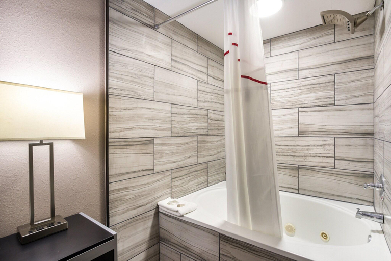 Bathroom 5, Red Roof Inn & Suites Athens, AL, Limestone