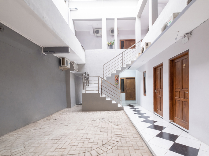 Lobby 3, Oyo 2669 Crown Residence, Yogyakarta