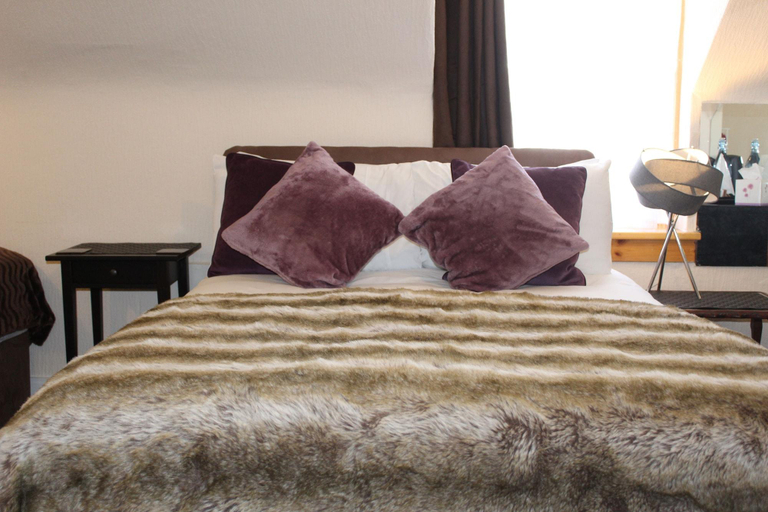 Room 3, Pitfaranne Guest House, Highland