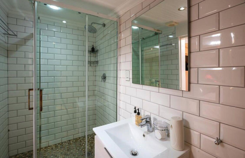Bathroom 4, Willets Hotel, City of Cape Town
