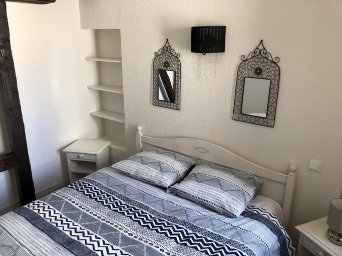 Room 5, Charmant Zola, Aube