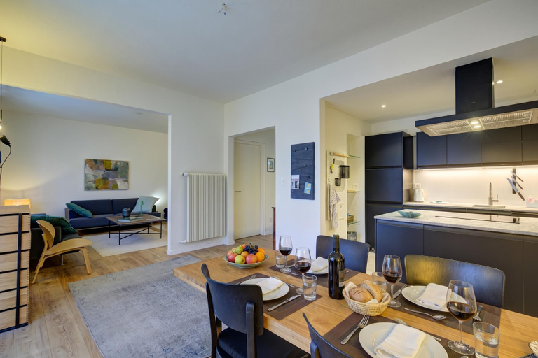 Dining 5, Modern Apartment Near Lake Lugano, Lugano