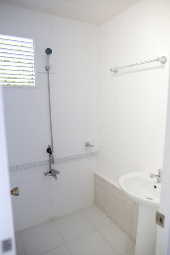 Room 2, Luzmin BH - White House, Oslob