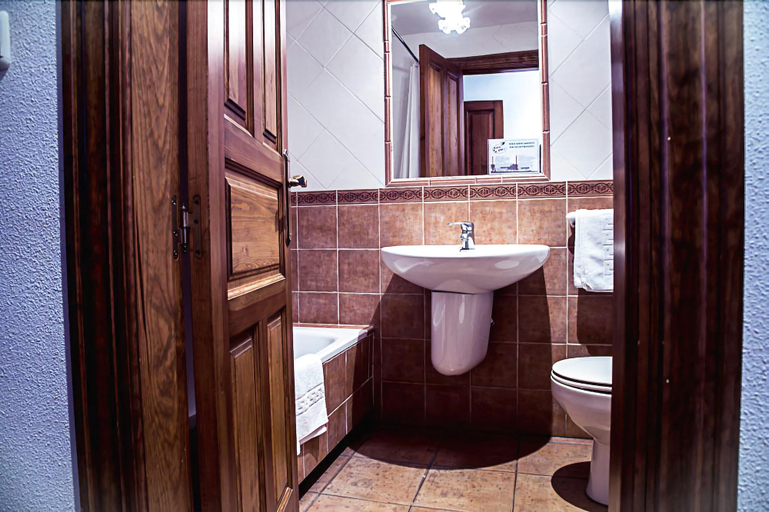 Bathroom 4, Hostal Goya II, Segovia