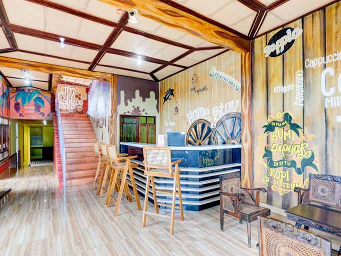 Lobby 3, 90303 Cafe & Homestay Kolam Pancing Abah, Malang