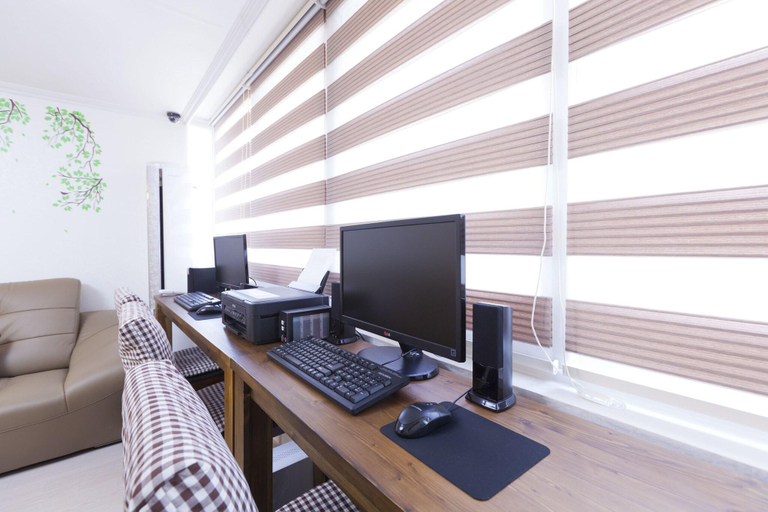 Public Area 3, Wow Hills Guest House, Mapo