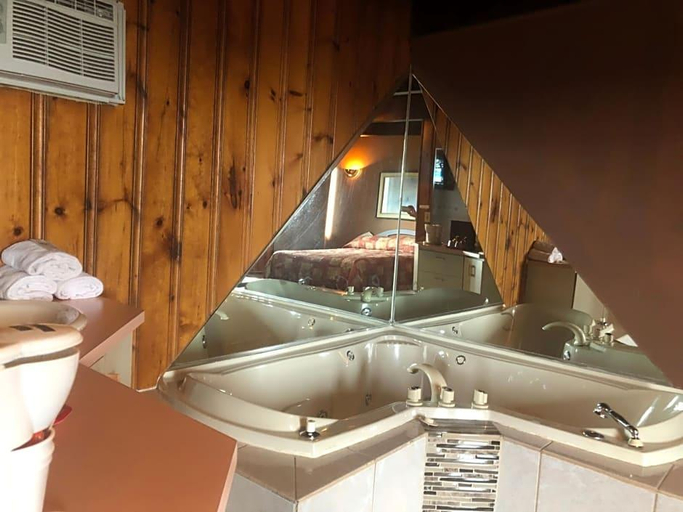 Bathroom 4, Motel Le Voyageur, La Rivière-du-Nord