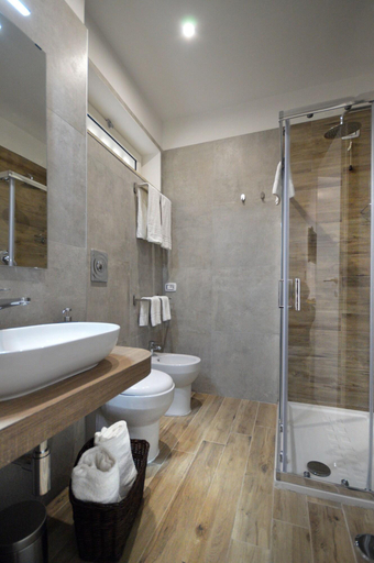 Bathroom 5, Napoliseason Rooms and Breakfast, Napoli