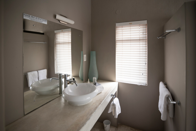Bathroom 4, Organic Square Guesthouse, Swakopmund