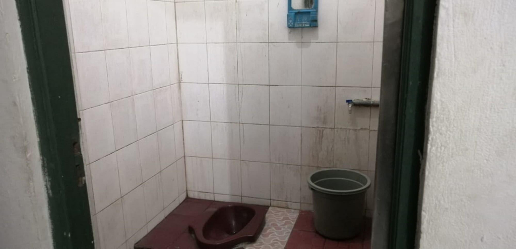 Room 2, 2452 Hotel Metro, Bandung