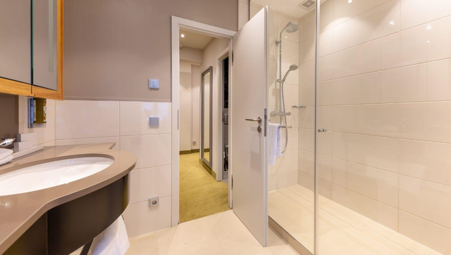 Bathroom 5, Hotel Jagdschloss Kranichstein, Darmstadt