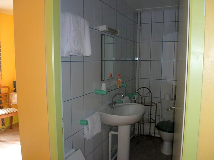 Bathroom 4, Le Kalblin, Hotel Restaurant, Haut-Rhin