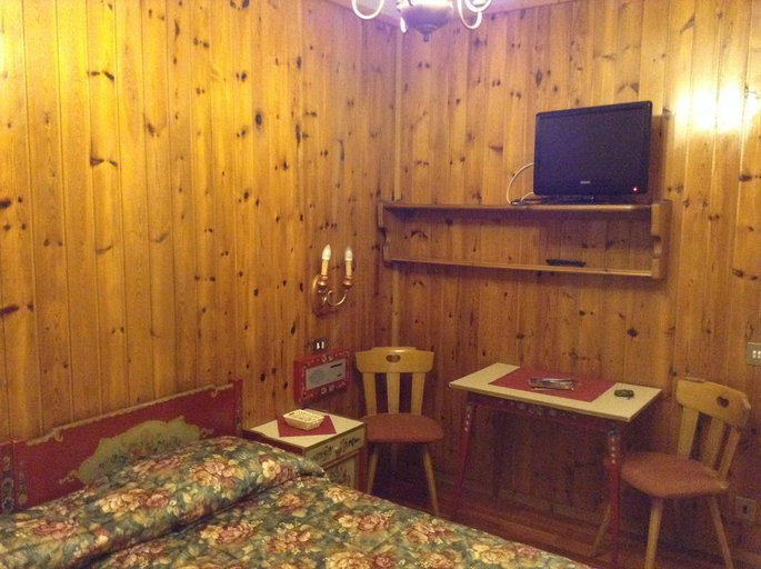 Bedroom 3, Hotel Garni St. Hubertus, Trento