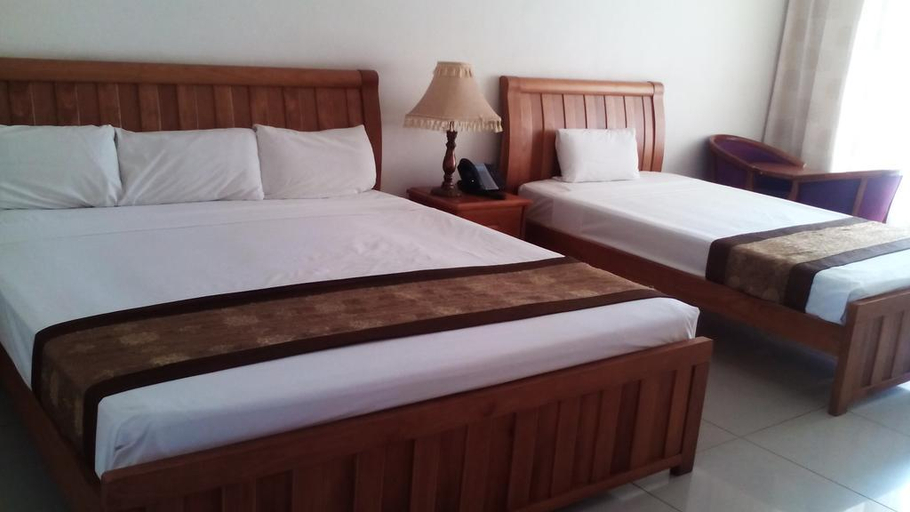 Bedroom 1, Trans International, Ba