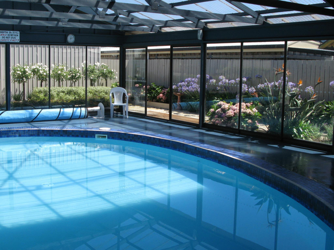 Sport & Beauty 5, Barclay Motor Inn, Devonport