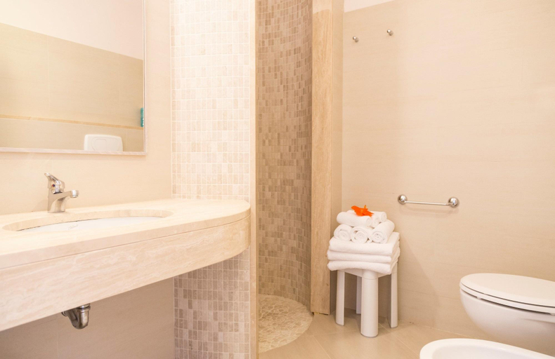 Bathroom 5, Villaggio Cala di Volpe, Vibo Valentia