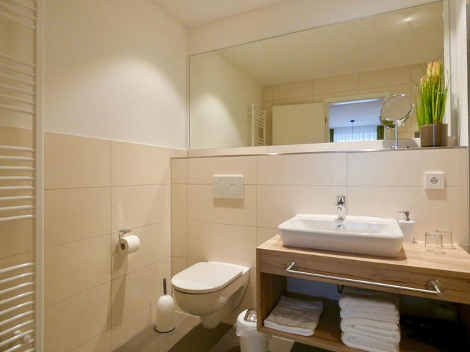 Bathroom 5, Living Hallertau, Freising