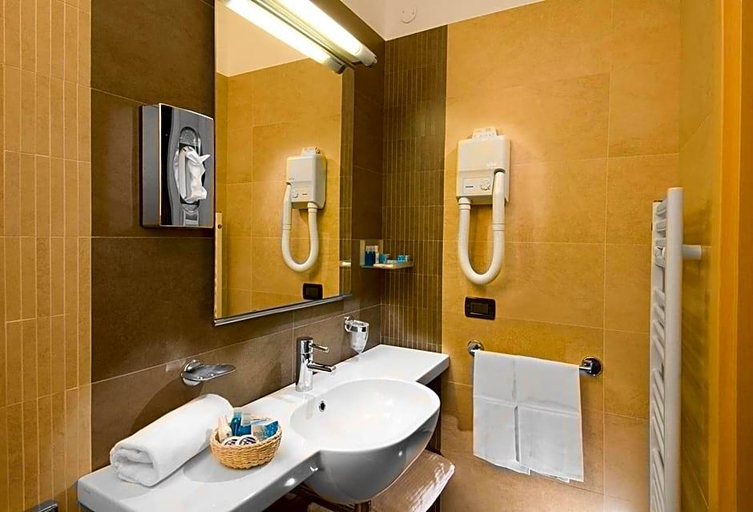 Bathroom 5, Imperial, Ascoli Piceno